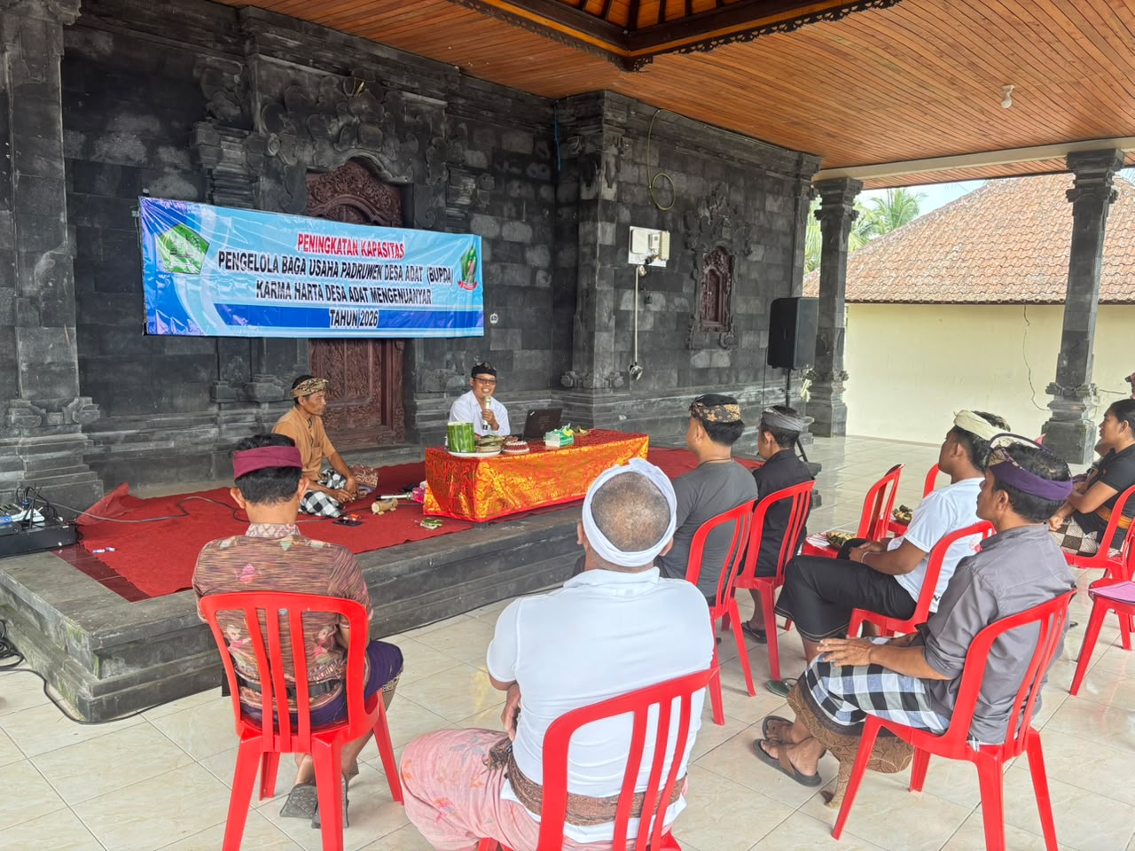 Dinas PMA Bali Melaksanakan Peningkatan Kapasitas Pengelola BUPDA Desa Adat Mengenuanyar