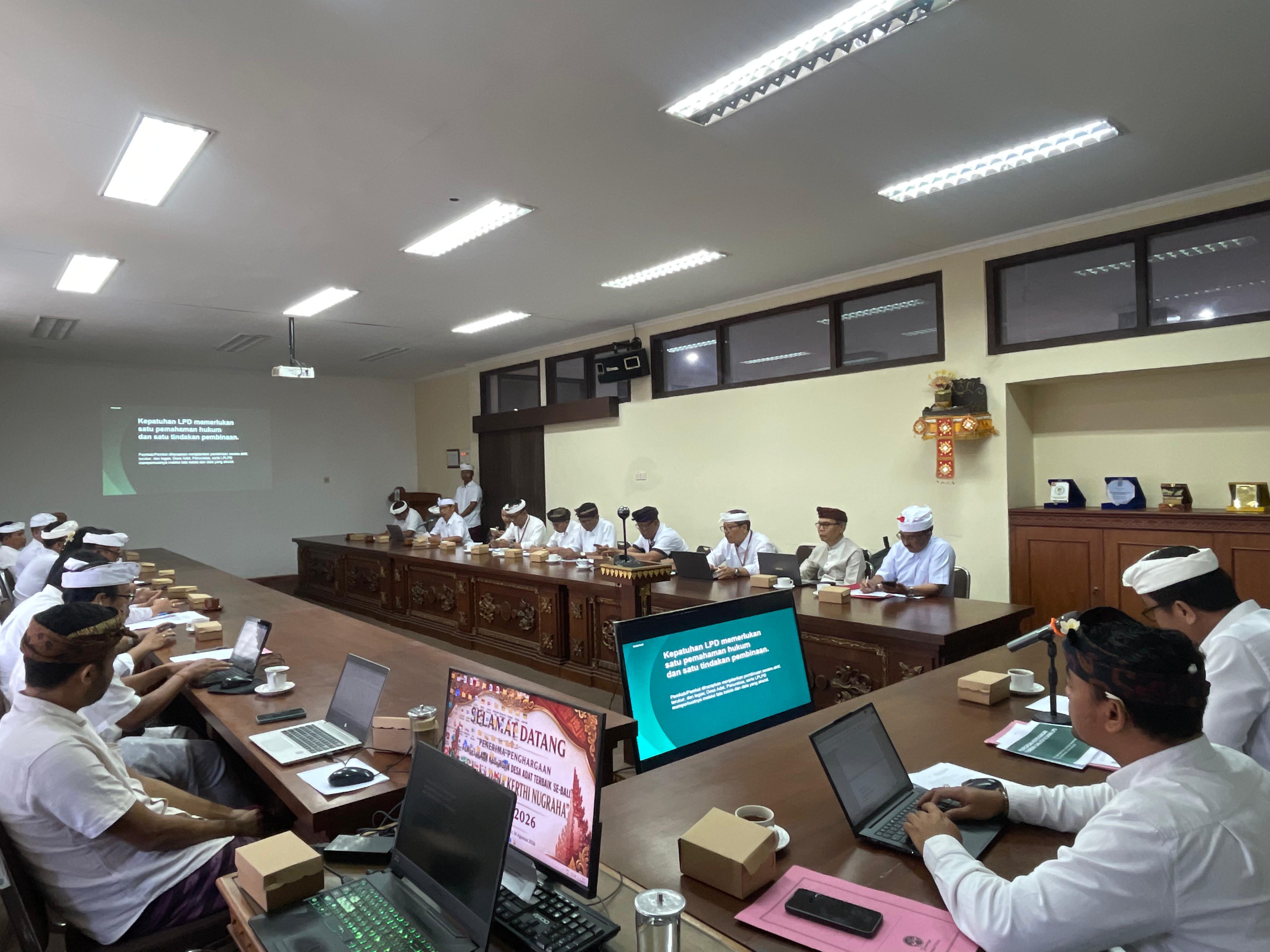 Kadis PMA Bali Pimpin Rakor Penguatan LPD Bersama OPD Kabupaten/Kota dan LPLPD se-Bali
