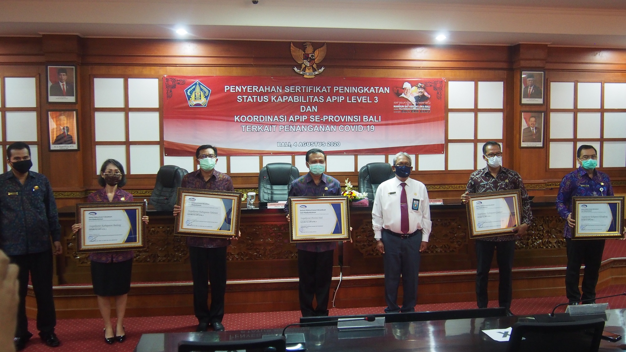Penyerahan Sertifikat Peningkatan Status Kapabilitas APIP Level 3 dan Koordinasi APIP Se-Provinsi Bali Terkait Penanganan COVID-19