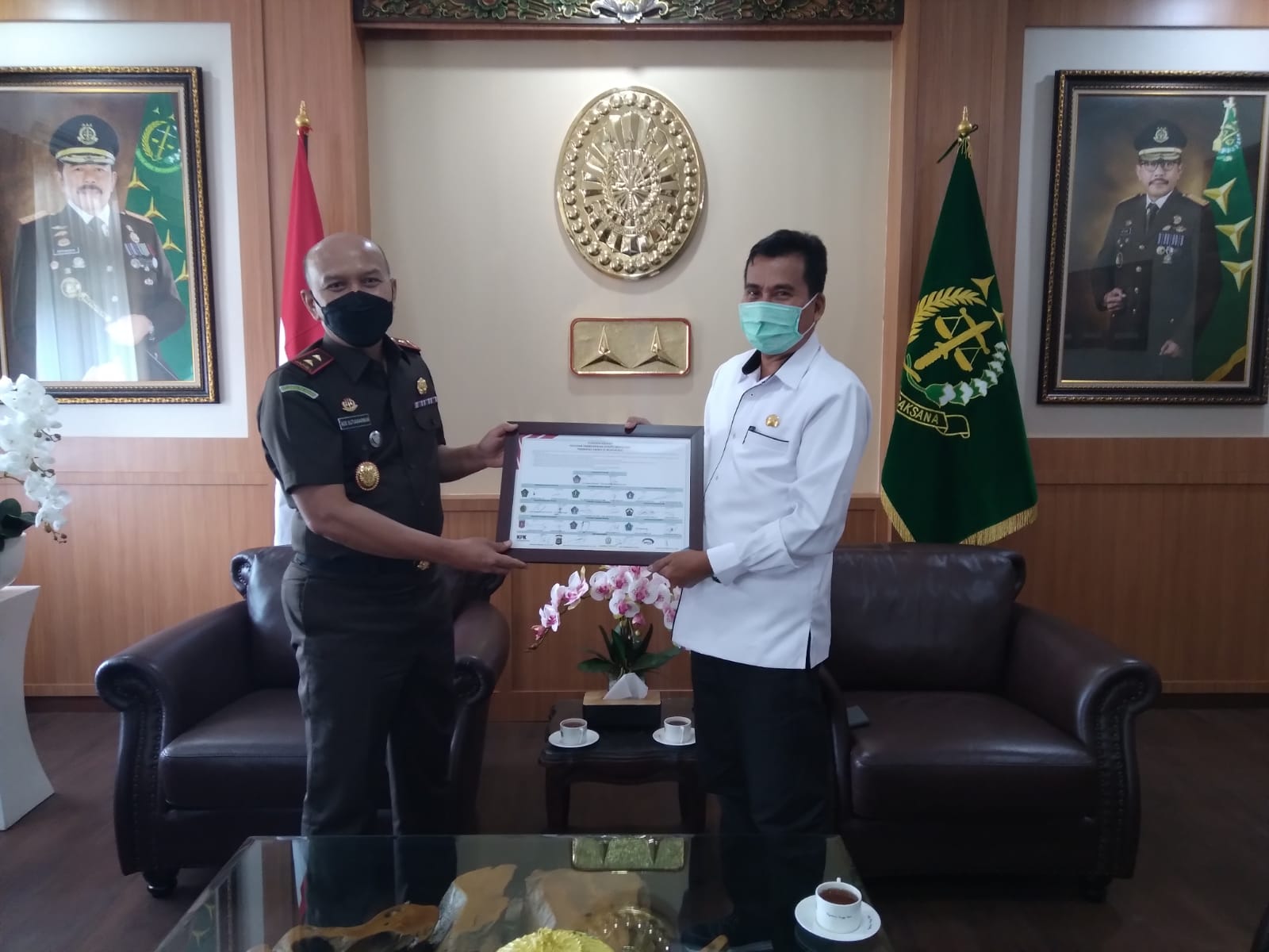 Penyampaian Dokumen "Komitmen Bersama Program Pemberantasan Korupsi Terintegrasi di Wilayah Provinsi Bali Tahun 2021" kepada Kejati Bali