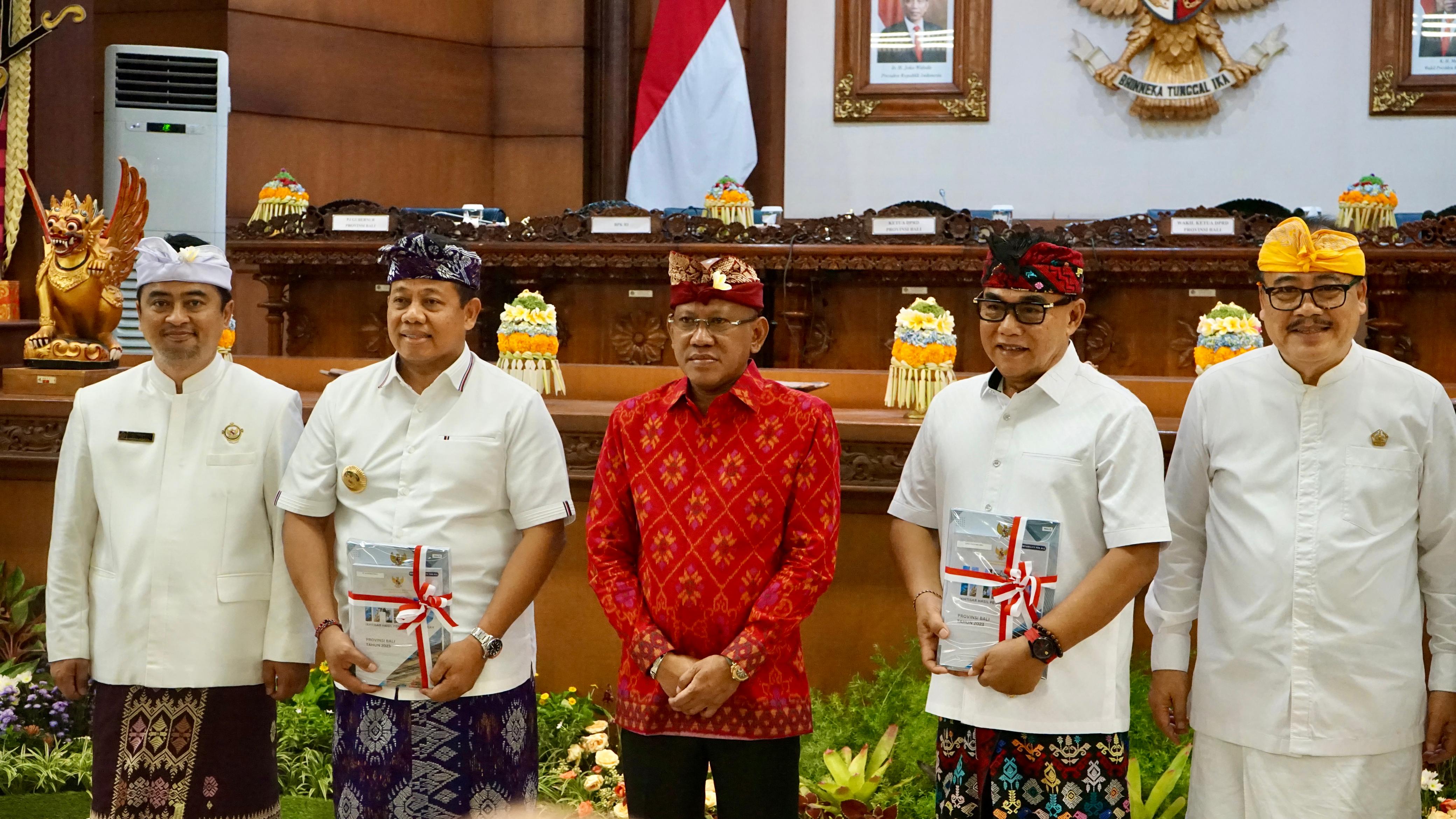 Penyerahan Laporan Hasil Pemeriksaan (LHP) Badan Pemeriksa Keuangan Republik Indonesia (BPK RI) atas Laporan Keuangan Pemerintah Daerah Provinsi Bali Tahun Anggaran 2023