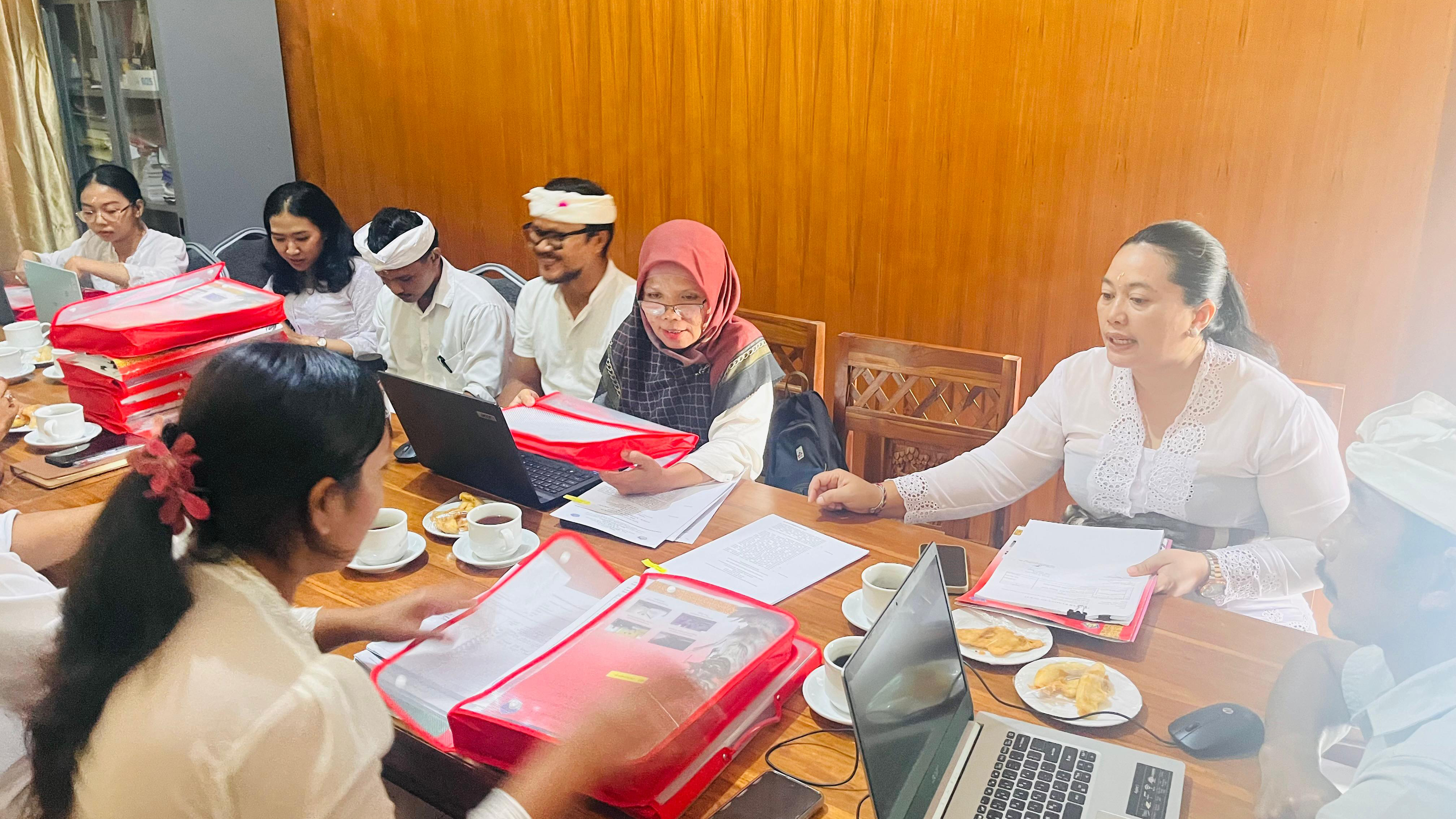Monitoring dan Evaluasi Dana BOS pada SMKN 2 Bangli dan SMAN 1 Bangli