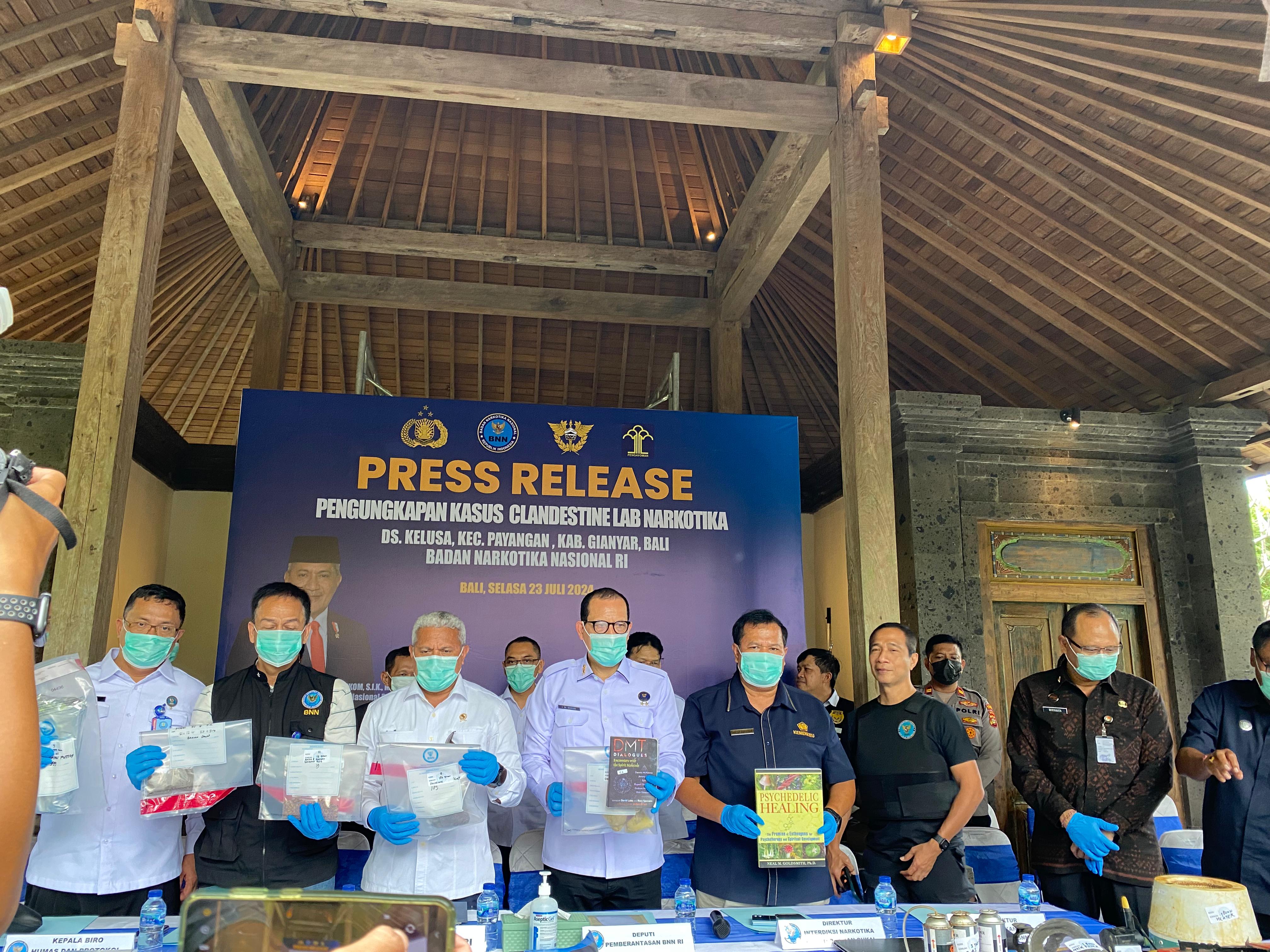 Wakili PJ. Gubernur Bali, Kaban Kesbangpol Bali Hadiri Press Release Pengungkapan Kasus Clandestine Laboratory