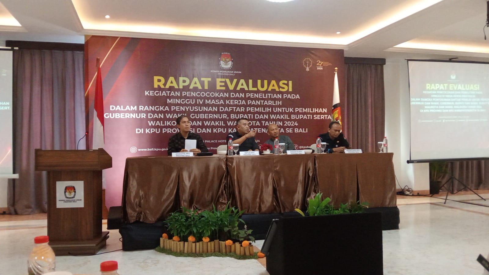 Rapat Evaluasi Kegiatan Pencocokan dan Penelitian pada minggu IV masa kerja Pantarlih