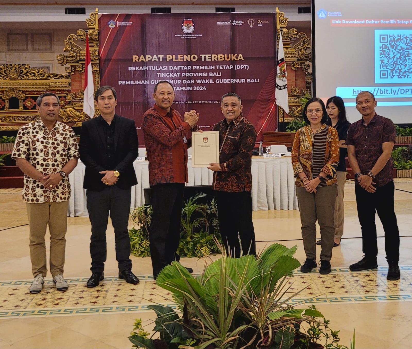 Rapat Pleno Terbuka Rekapitulasi DPT Tingkat Provinsi Bali pada Pemilihan Gubernur dan Wakil Gubernur Bali Tahun 2024