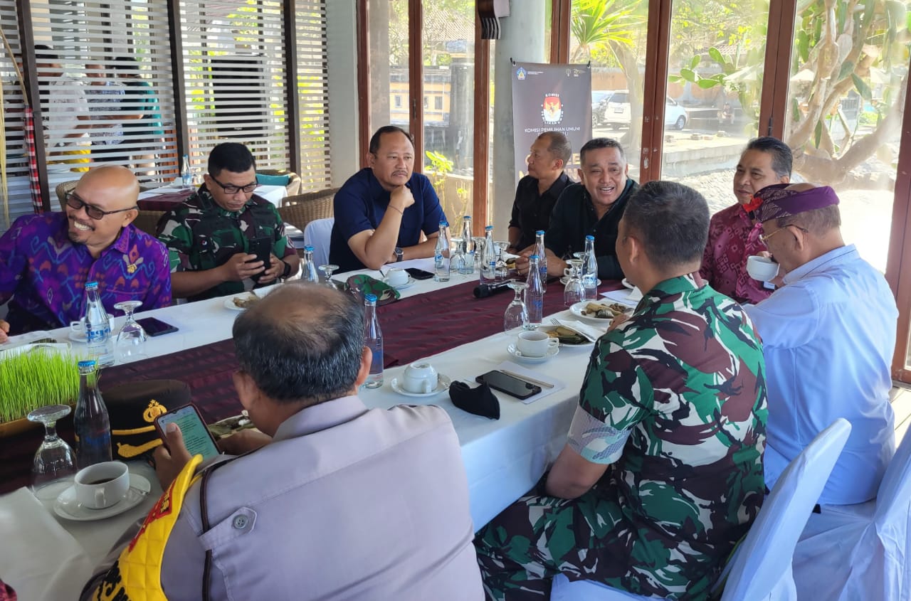 Kaban Kesbangpol Bali wakili Pj. Gubernur Bali pada Coffee Morning Tahapan Pemilihan Serentak Tahun 2024.