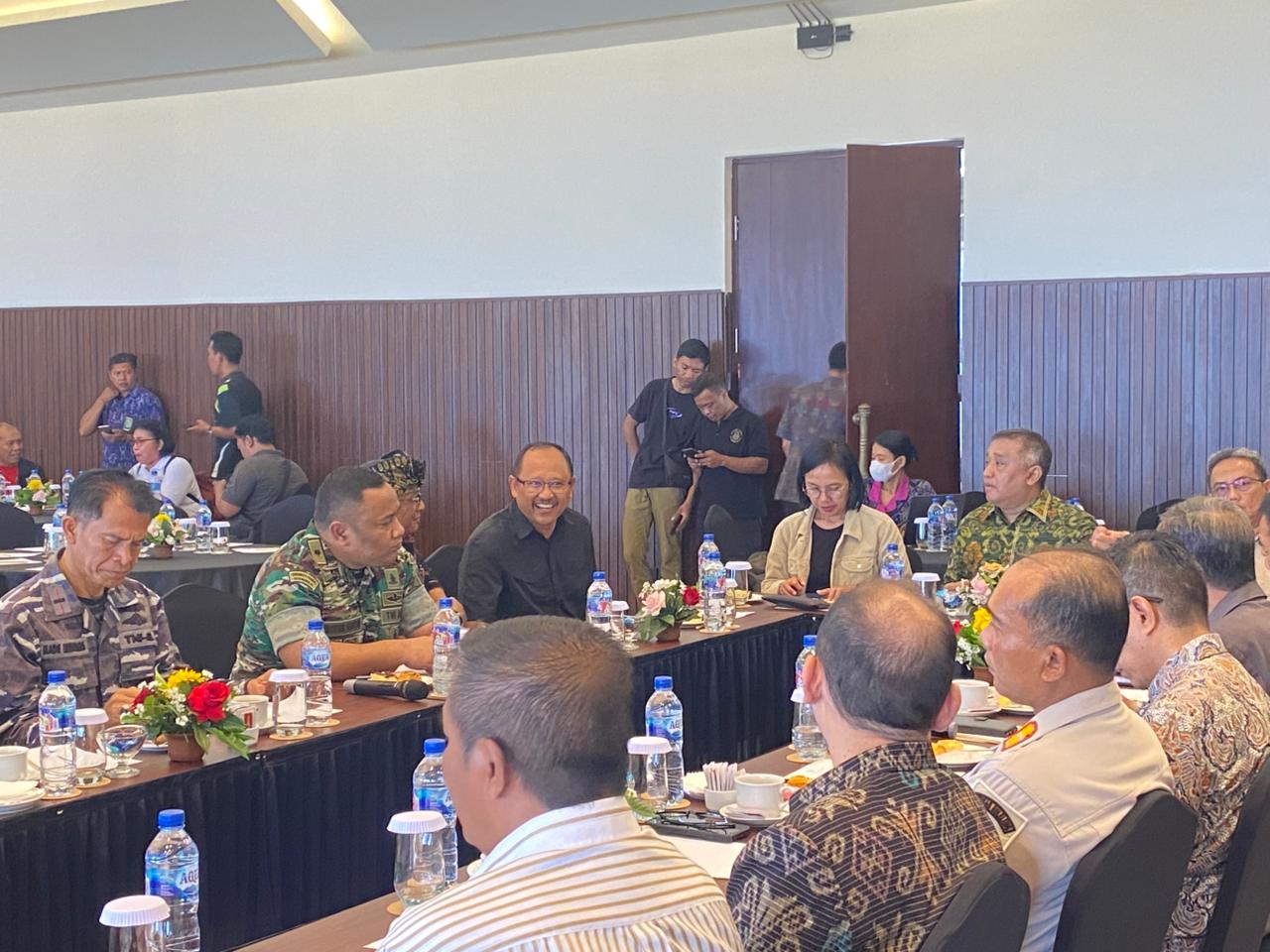 Wakili Pj. Gubernur Bali, Kaban Kesbangpol hadiri Coffee Morning Tahapan Pemilihan Serentak di Buleleng