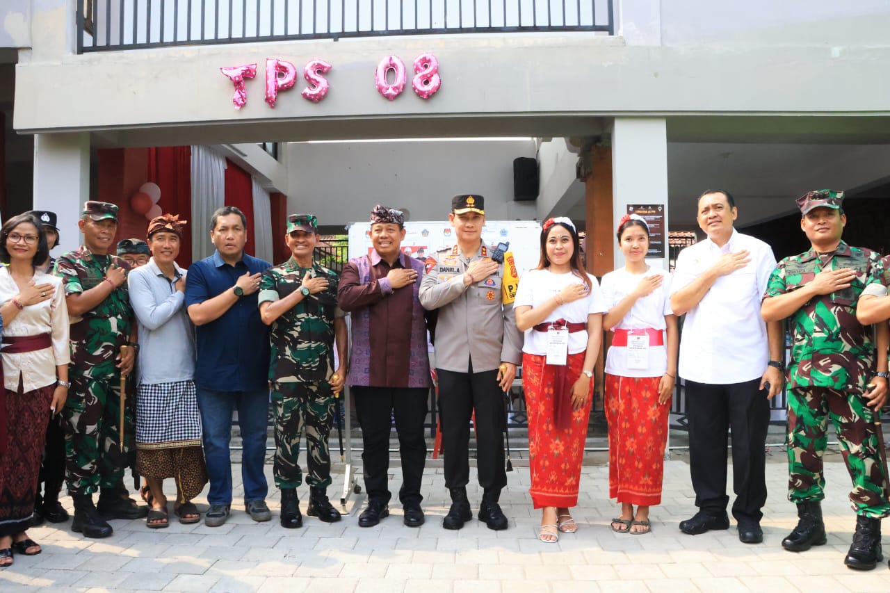 Pj. Gubernur Bali Pantau Pelaksanaan Pilkada di Sejumlah TPS
