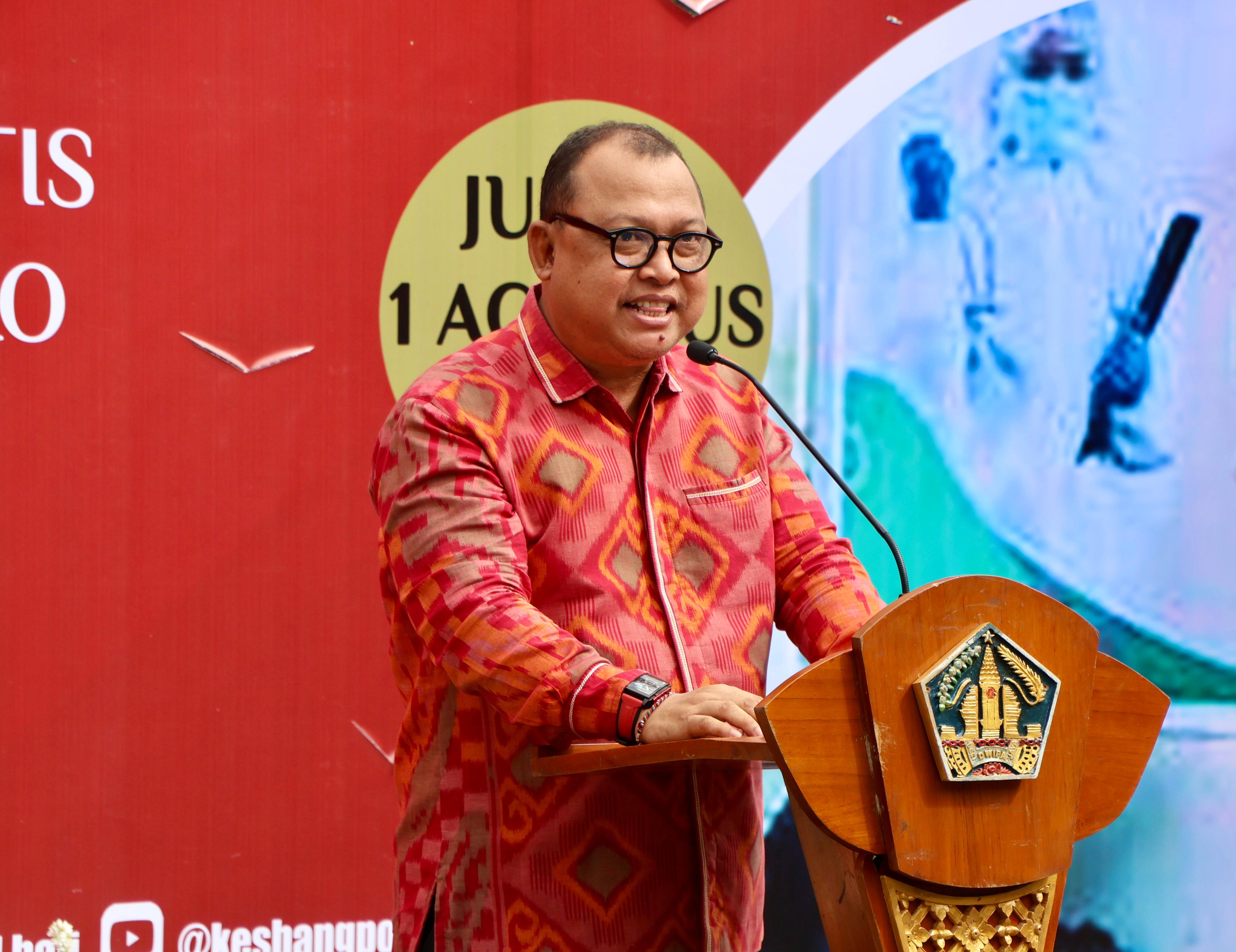 Kaban Kesbangpol Bali Bacakan Sambutan Gubernur Bali pada Gotong Royong Kebangsaan dan Pencanangan 10 Juta Bendera Merah Putih