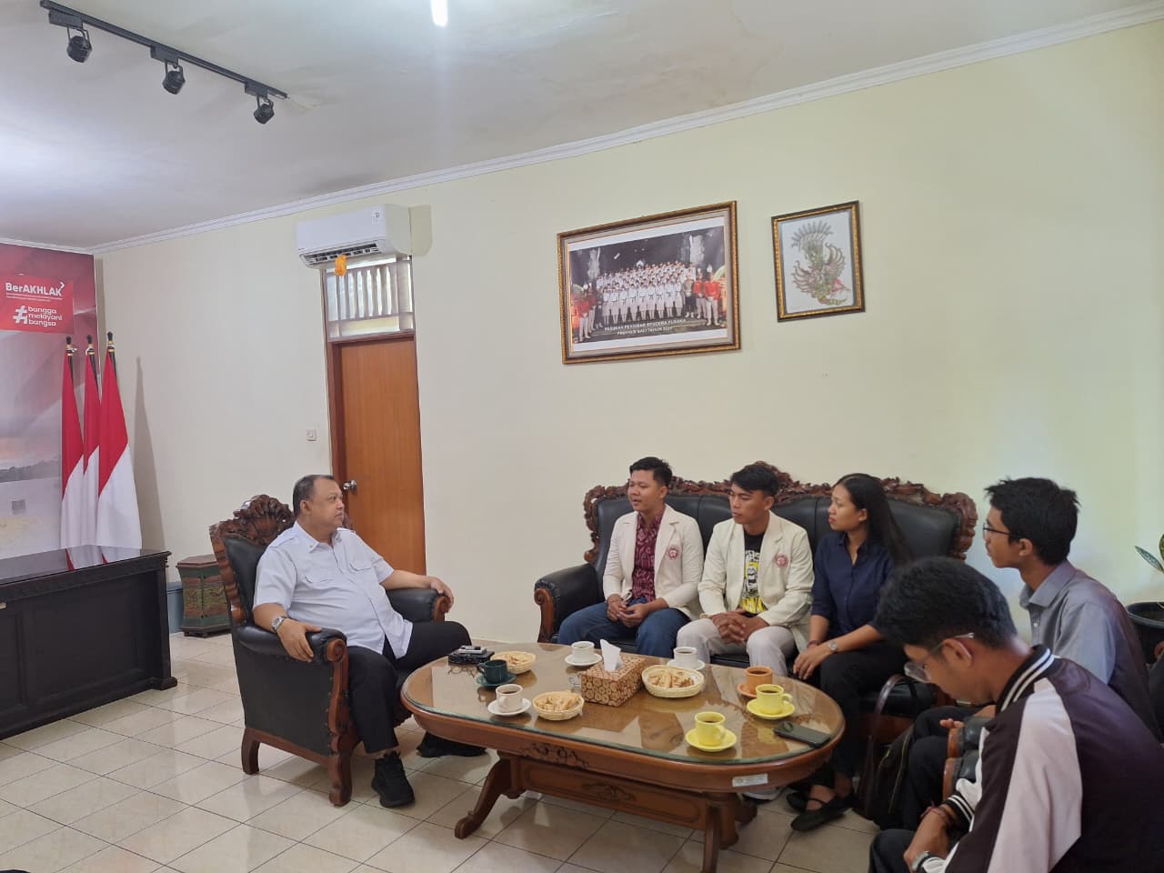 Audensi KMHDI Bali ke Badan Kesbangpol Bali.