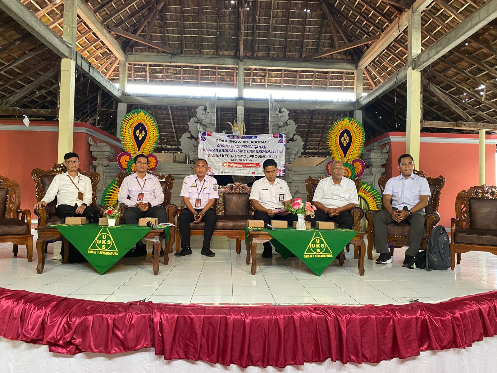 Kesbangpol Bali Edukasi Ratusan Pelajar di SMAN 1 Semarapura pada Sosialisasi Pencegahan Radikalisme dan Kriminalitas/Bullying