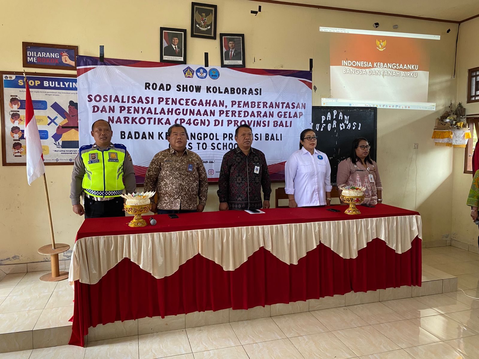 Kesbangpol Bali : 100 Siswa Jalani Tes Urine dengan Hasil Negatif pada Sosialisasi Pencegahan Narkoba di SMA Negeri 1 Pupuan