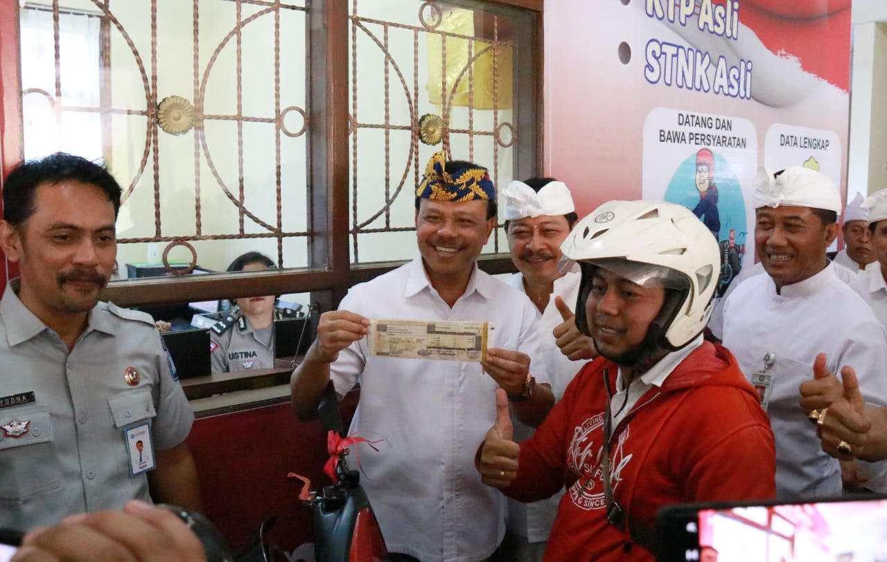 Permudah Masyarakat Bayar Pajak, Sekda Dewa Indra Apresiasi Samsat "Gelis" Tabanan