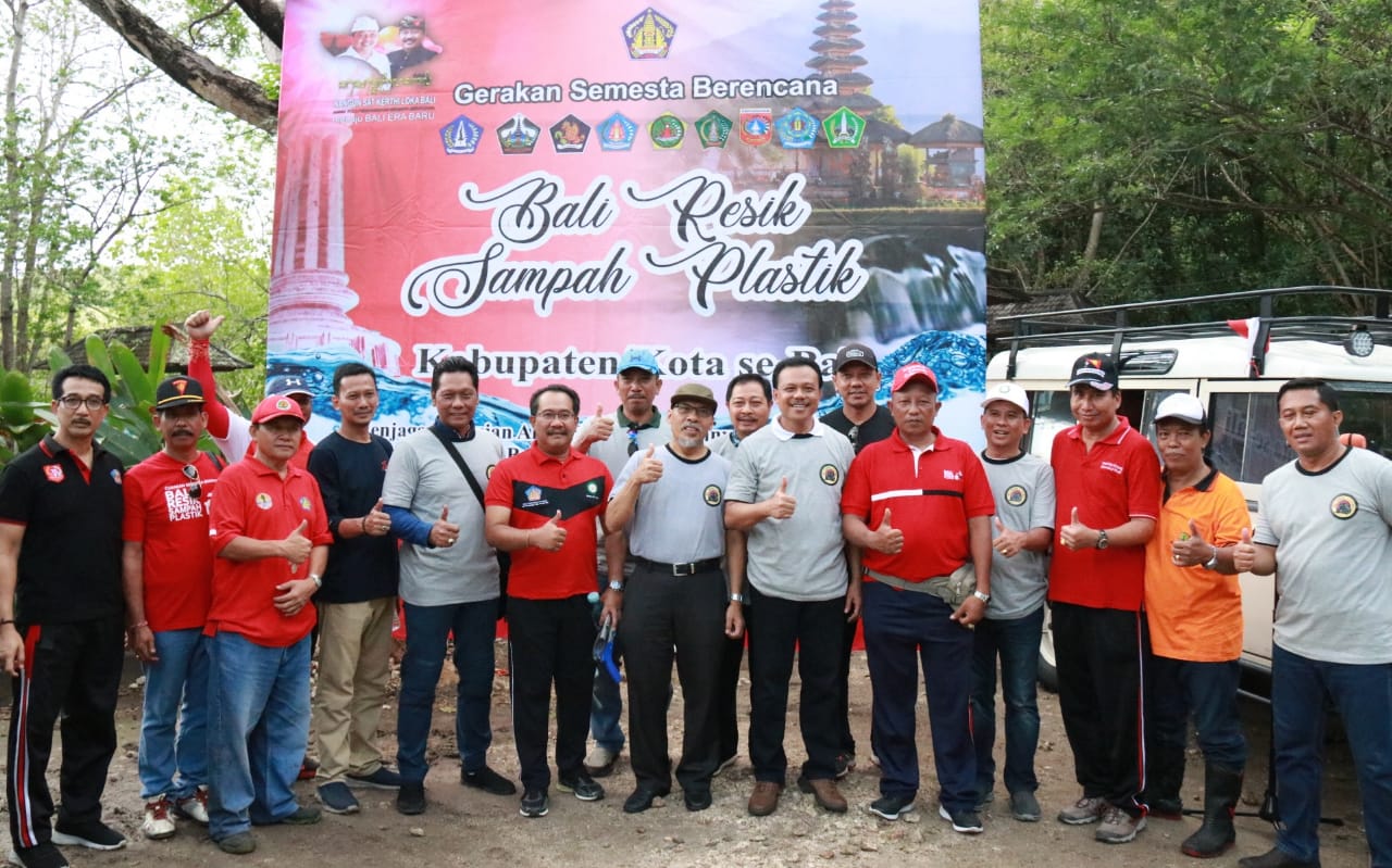 Lepas Touring Jeepers BPK Bali, Sekda Dewa Indra Apresiasi Peran Serta BPK di Program Bali Resik Sampah