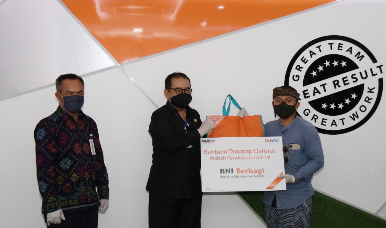 Wagub Cok Ace Terima Bantuan Paket Pangan dari BNI