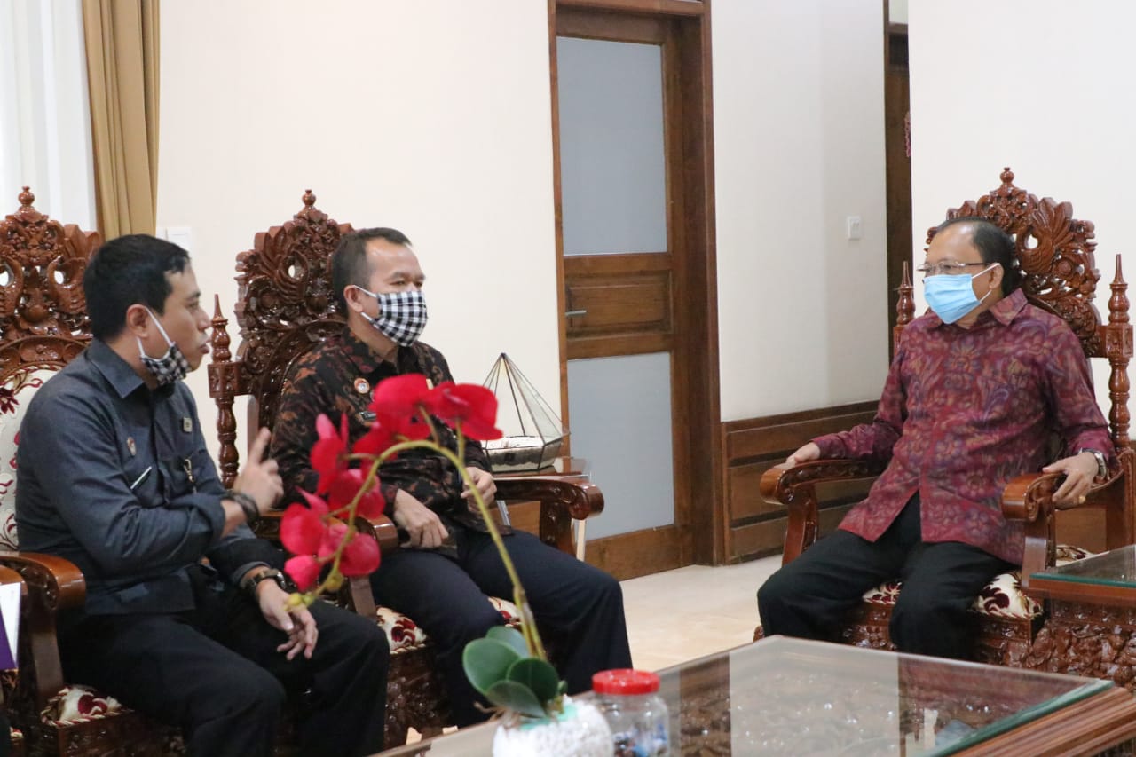 Gubernur Koster Apresiasi Kanwil Kemenkumham Bentuk Pos Layanan Hukum Desa