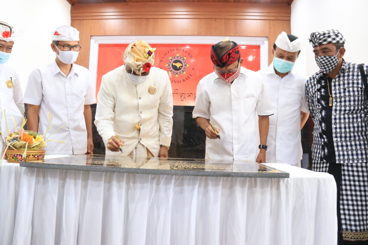 Resmikan Gedung MDA Bali, Gubernur Koster Harapkan Mampu Tingkatkan Kinerja Berkualitas untuk Desa Adat
