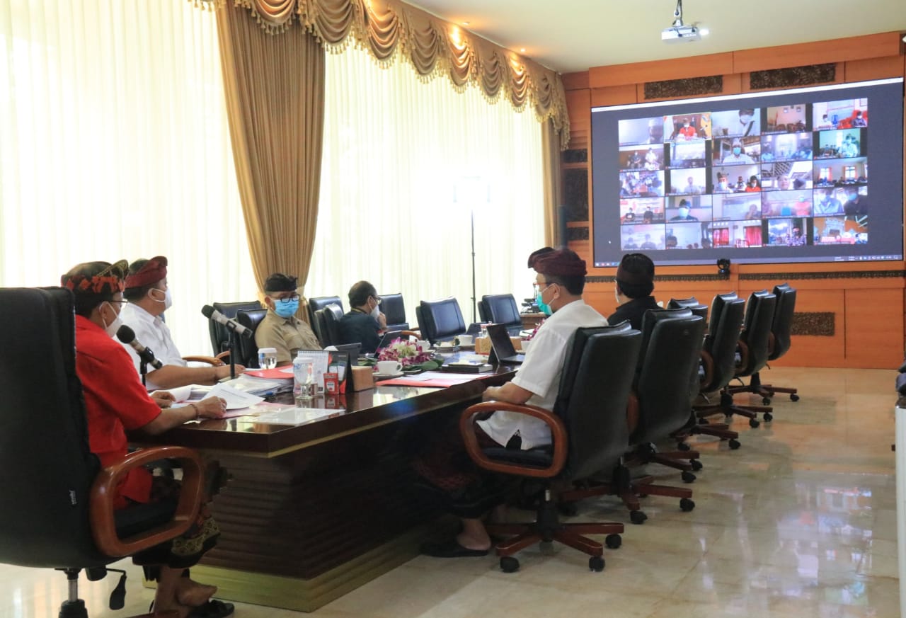 Merujuk Instruksi Mendagri, Gubernur Koster Minta Bendesa Adat, Perbekel dan Lurah se-Bali Gotong Royong Jalankan PPKM Berbasis Mikro