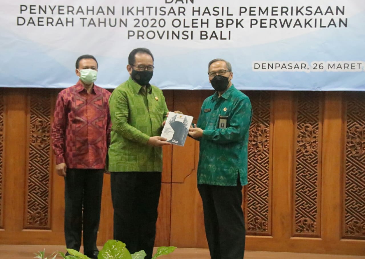 Wagub Cok Ace  Serahkan LKPD Pemprov Bali Tahun 2020 Pada BPK RI