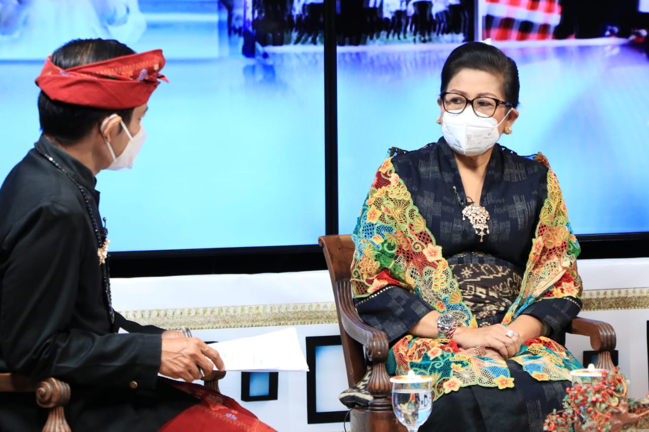 Ny Putri Koster Ajak PKK Turut Sosialisasikan Penggunaan Busana Adat Bali Sesuai Pakem