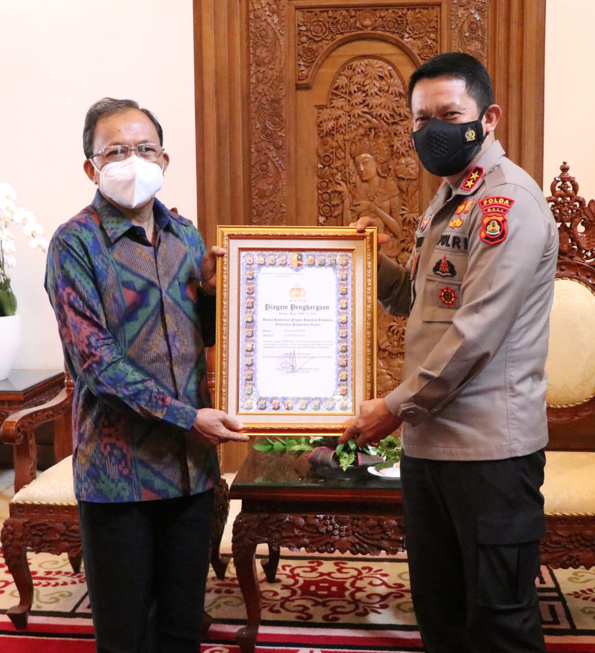 Kapolri Berikan Gubernur Bali Penghargaan PPKM Mikro Terbaik
