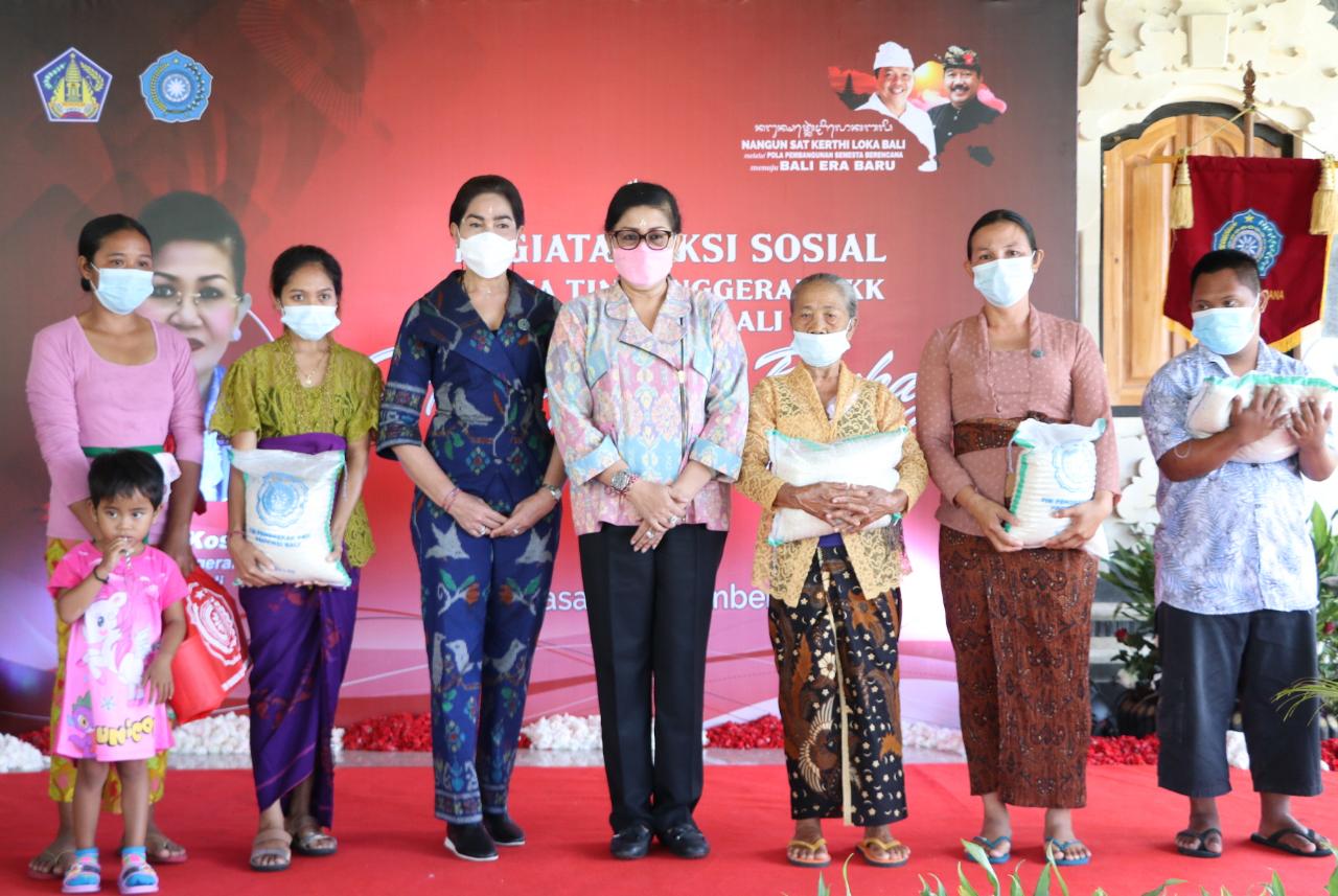 Ny. Putri Koster Kembali Gelar Aksi Sosial Menyapa dan Berbagi di Tengah Masyarakat