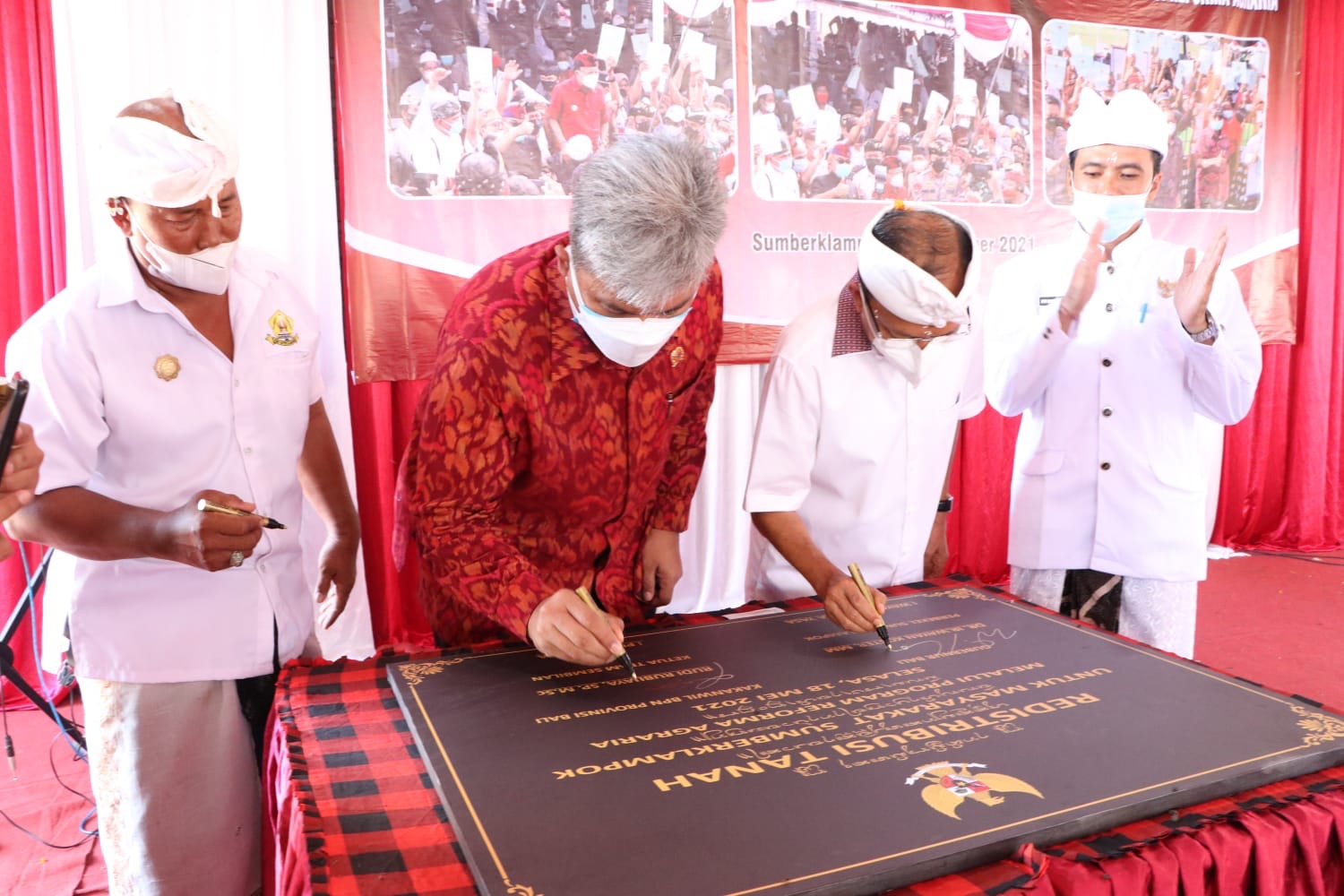 Gubernur Bali, Wayan Koster Ukir Sejarah Selesaikan Konflik Agraria di Desa Sumberklampok Seluas 612 Hektar