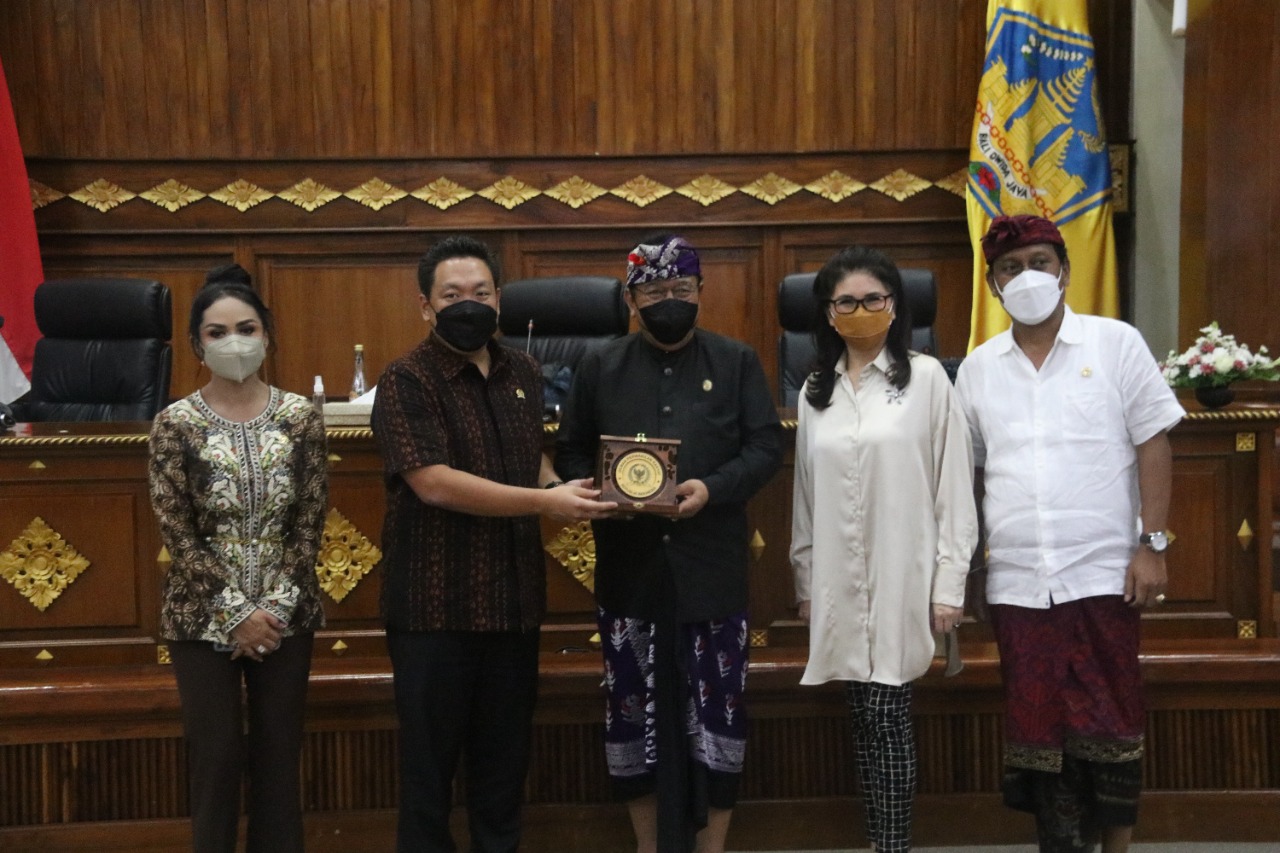 Terima Kunker DPR RI, Wagub Cok Ace Sampaikan Keluh Kesah Pelaku Pariwisata