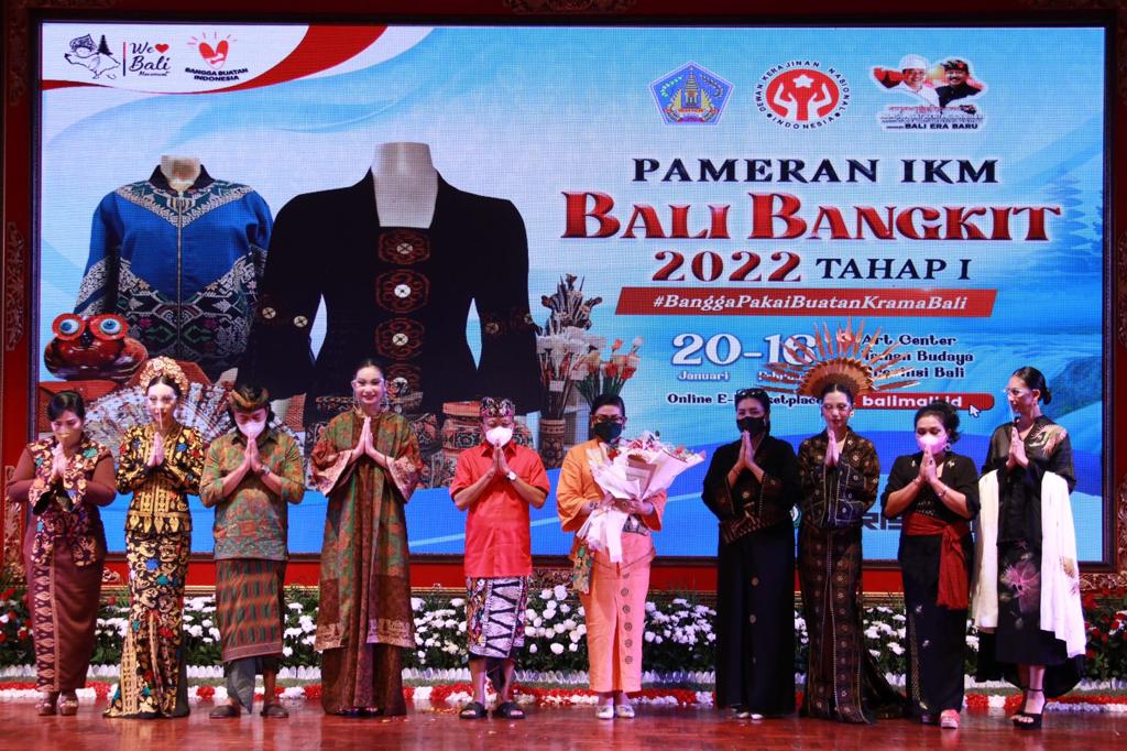 Gubernur Wayan Koster Buka Pameran IKM Bali Bangkit Tahap 1 Tahun 2022 Didampingi Ketua Dekranasda Provinsi Bali, Ny Putri Koster