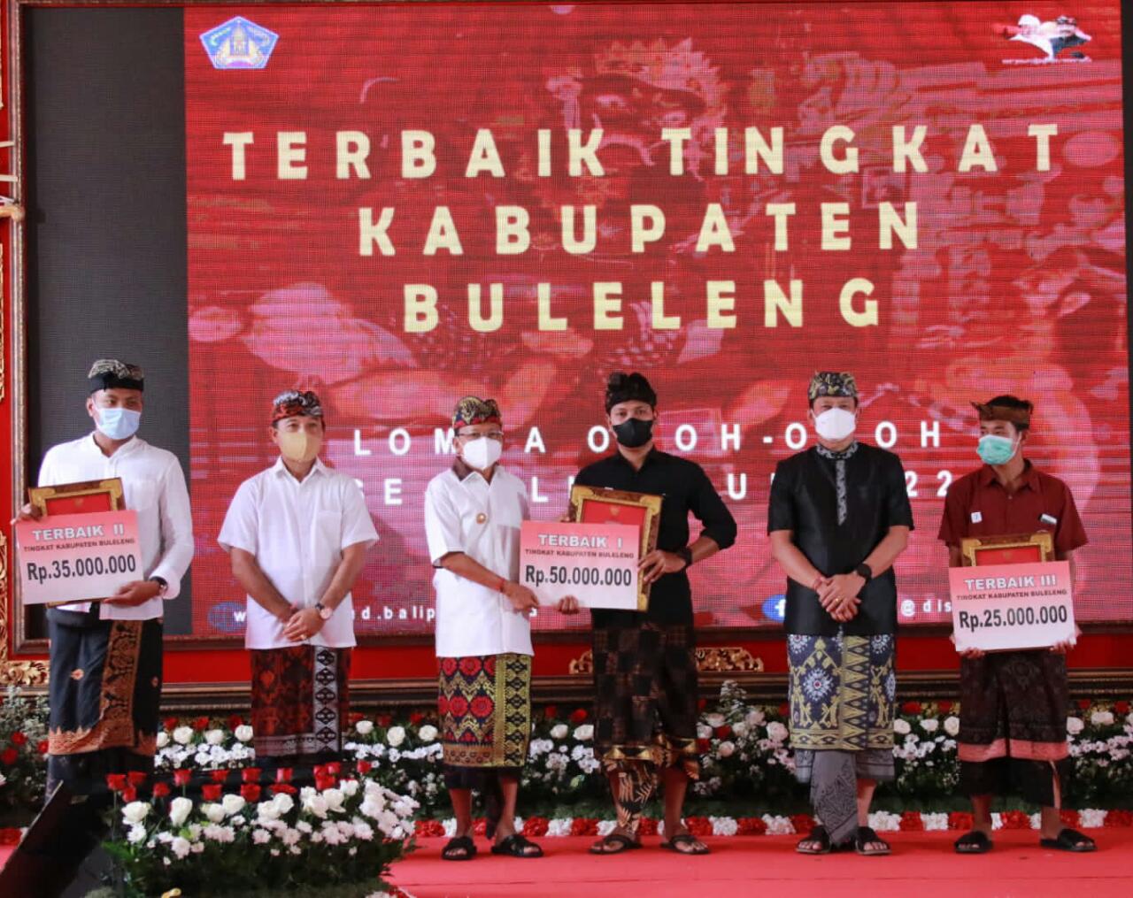Gubernur Bali, Wayan Koster Serahkan Hadiah Lomba Ogoh – Ogoh dengan Total Nilai Rp 1,7 Milyar ke Sekaa Truna di Bali