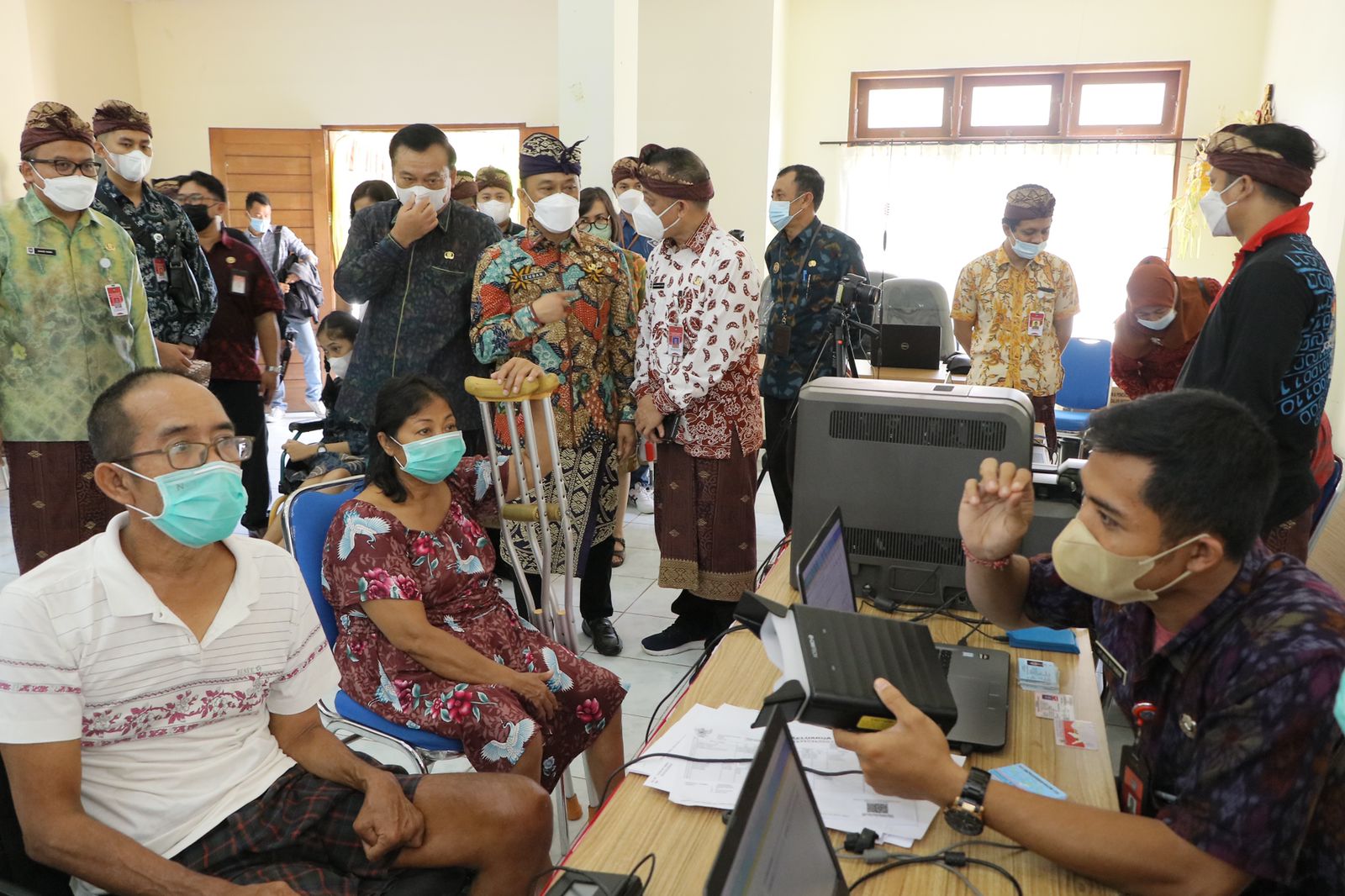 Gubernur Bali Wayan Koster Sambut Baik Kegiatan Pelayanan Administrasi Kependudukan Jemput Bola