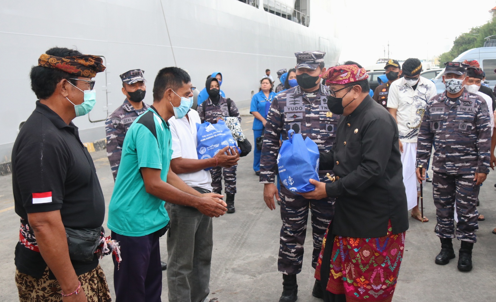 Wagub Cok Ace Ikuti Pelayaran KRI Surabaya-591 di Selat Lombok ---Saksikan Penganugerahan Penghargaan Ksatria Padma Nusantara---