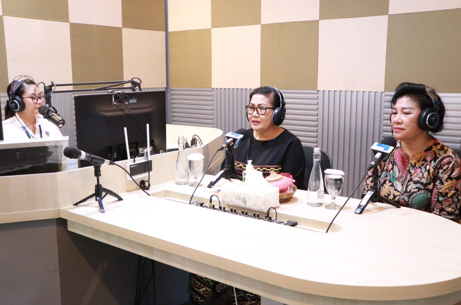 Ny Putri Koster Jadi Narasumber Dialog Interaktif "Mencegah Pikun di Masa Tua, di RRI Singaraja