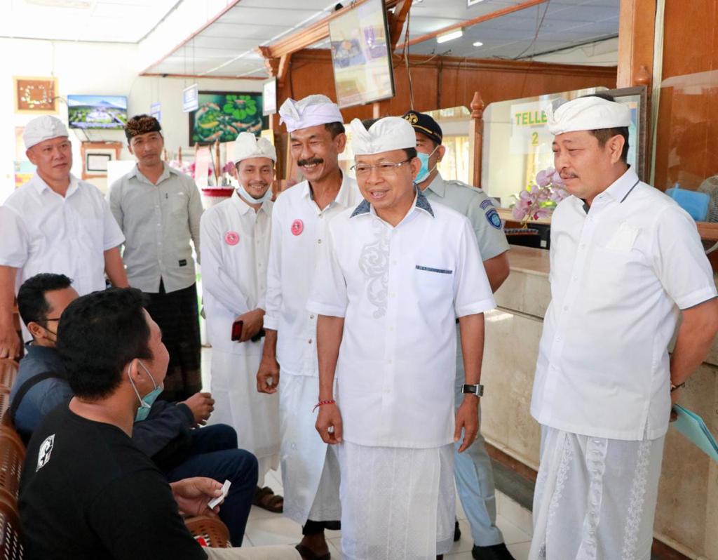 Gubernur Wayan Koster Tinjau Inovasi VAST, Samsat Drive Thru, dan Kualitas Mobil Samsat Keliling UPTD Pelayanan Pajak di Jembrana
