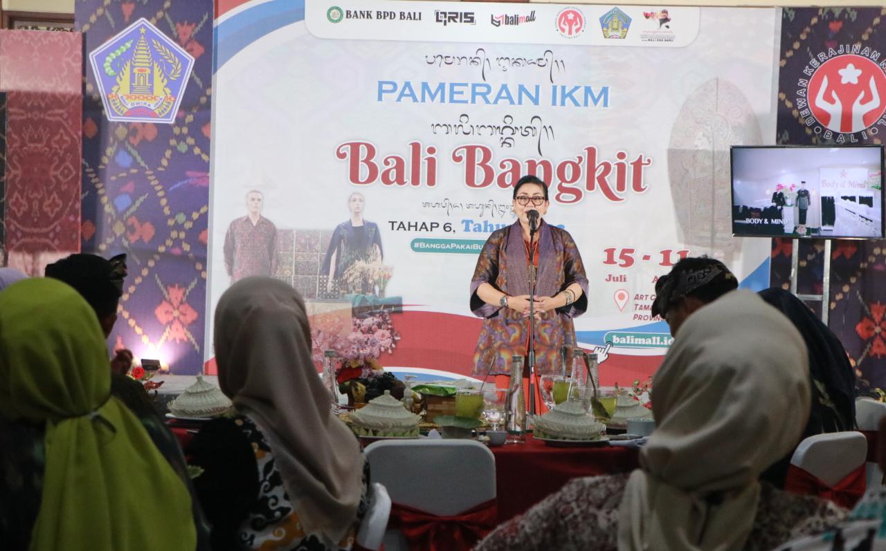 Ny Putri Koster Sebut Dekranasda Bali Dukung UMKM Melalui Pameran IKM Bali Bangkit