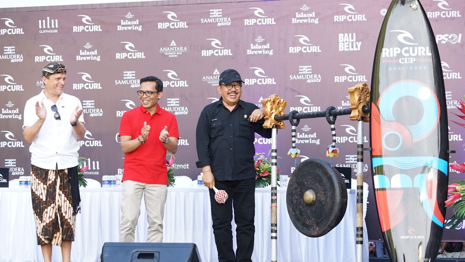 Wagub Bali Cok Ace Apresiasi Penyelenggaraan Kompetisi Selancar International Rip Curl Cup Padang Padang 2022 Untuk Bangkitkan Pariwisata Pasca Pandemi Covid-19