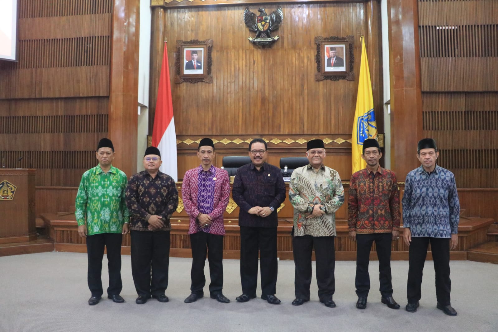 Wagub Cok Ace Lantik dan Ambil Sumpah Pimpinan BAZNAZ Bali 2022-2027