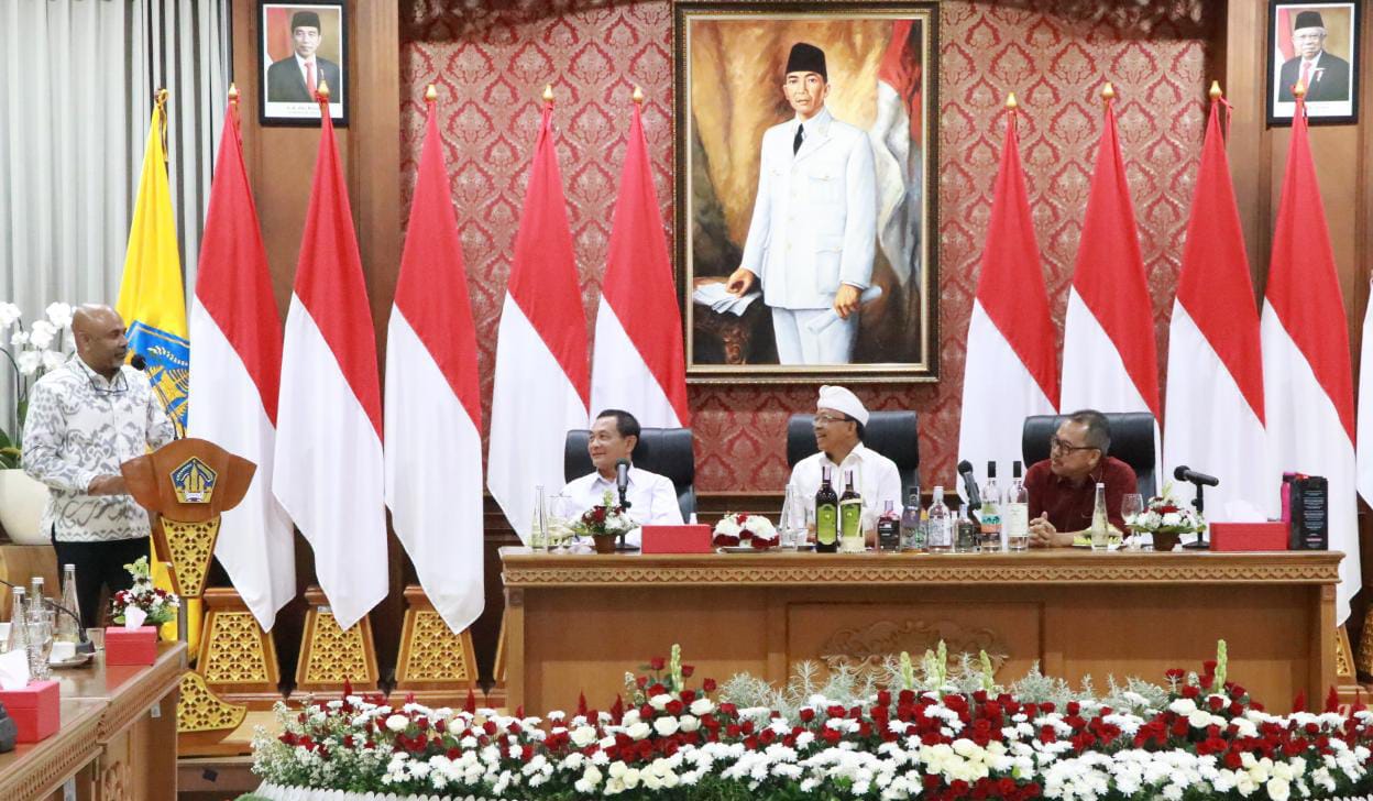 GUBERNUR BALI MENGINSPIRASI PRESIDENT MARRIOT – INDONESIA GUNAKAN ARAK TRADISIONAL LOKAL BALI DARI PADA MINUMAN IMPORT 