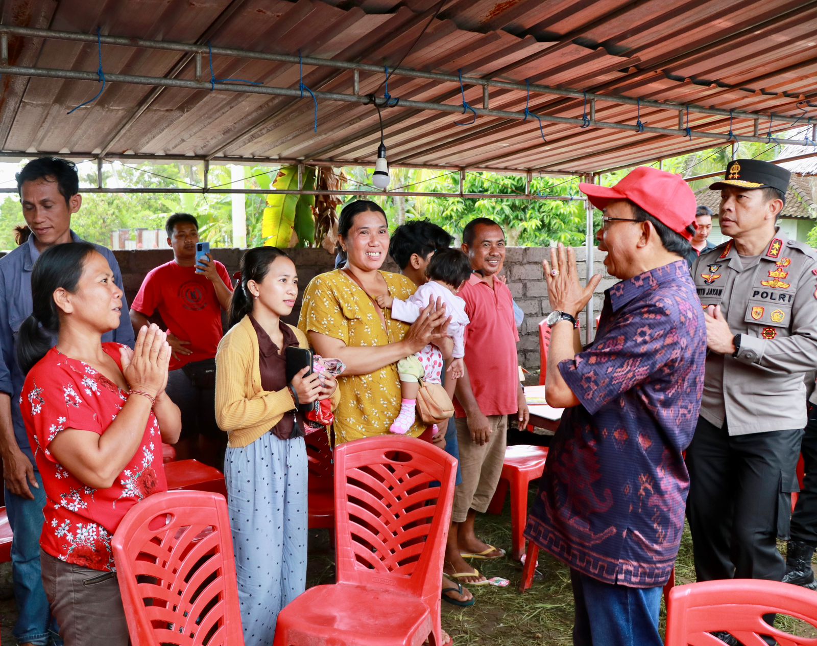 Gubernur Wayan Koster Tinjau Lokasi Banjir dan Posko Warga di Bilukpoh, Desa Penyaringan, Mendoyo - Jembrana