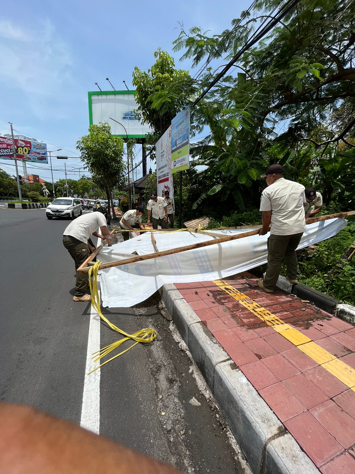 Penertiban Baliho Oleh Satpol PP Tak Ada Tebang Pilih