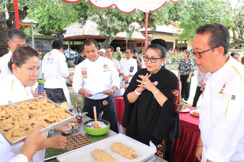 Ny. Putri Koster Saksikan Demo Masak yang dilakukan oleh Bali Chef Community: