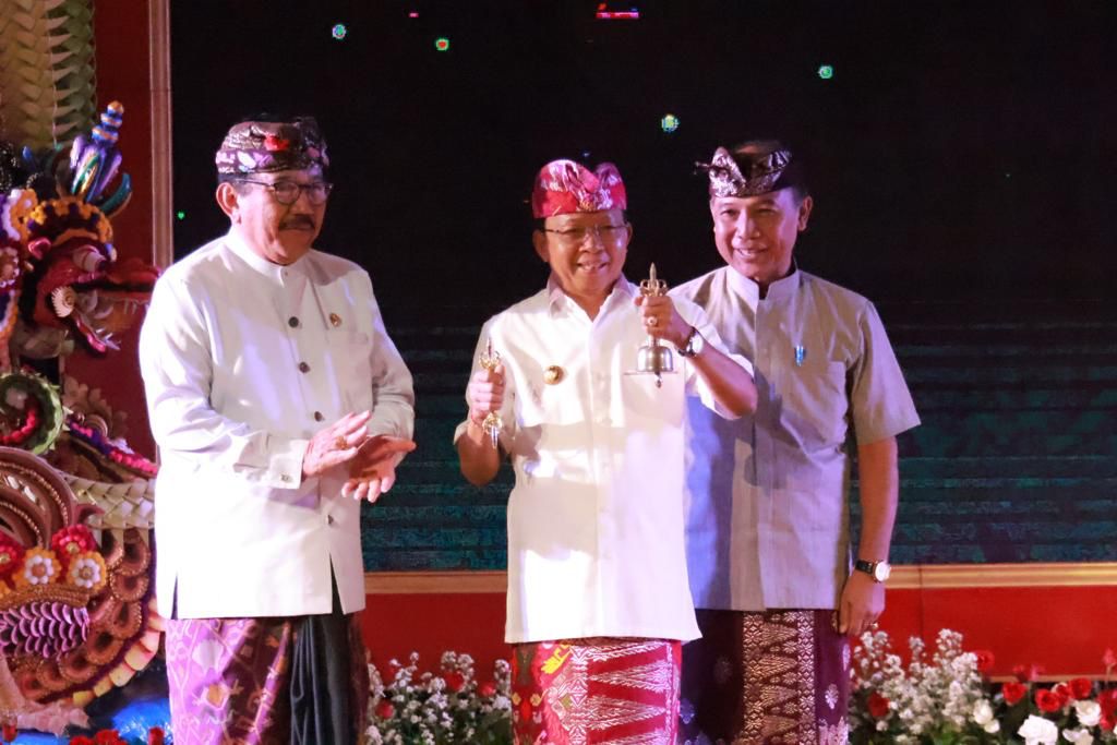 <strong>Gubernur Wayan Koster dan Wagub Cok Ace Tutup Bulan Bahasa Bali ke-V  Tahun 2023</strong>