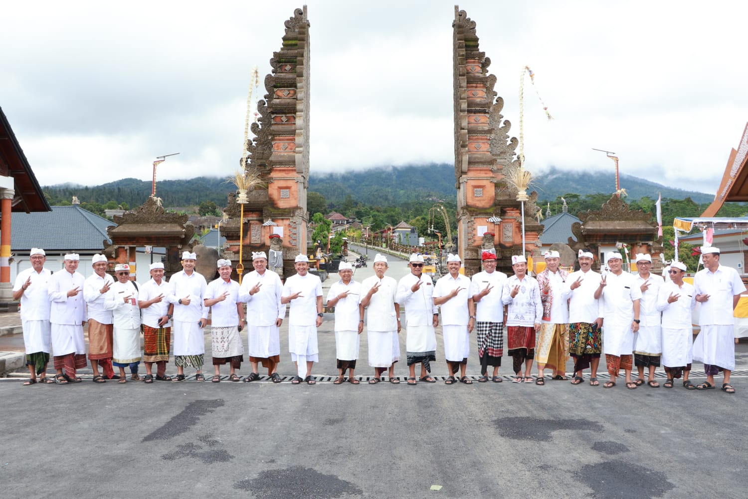 Tatanan Baru Memasuki Kawasan Suci Pura Agung Besakih Dalam Bali Era Baru yang Digagas Gubernur Wayan Koster Diapresiasi