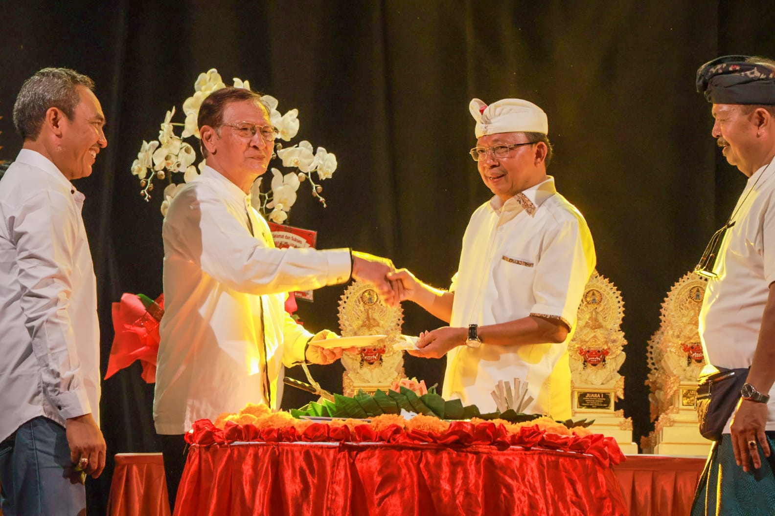 Gubernur Wayan Koster Ajak MPGSSR Jalankan Bhakti pada Ida Bhatara Kawitan, Leluhur, dan Budaya Bali di HUT MPGSSR ke-71