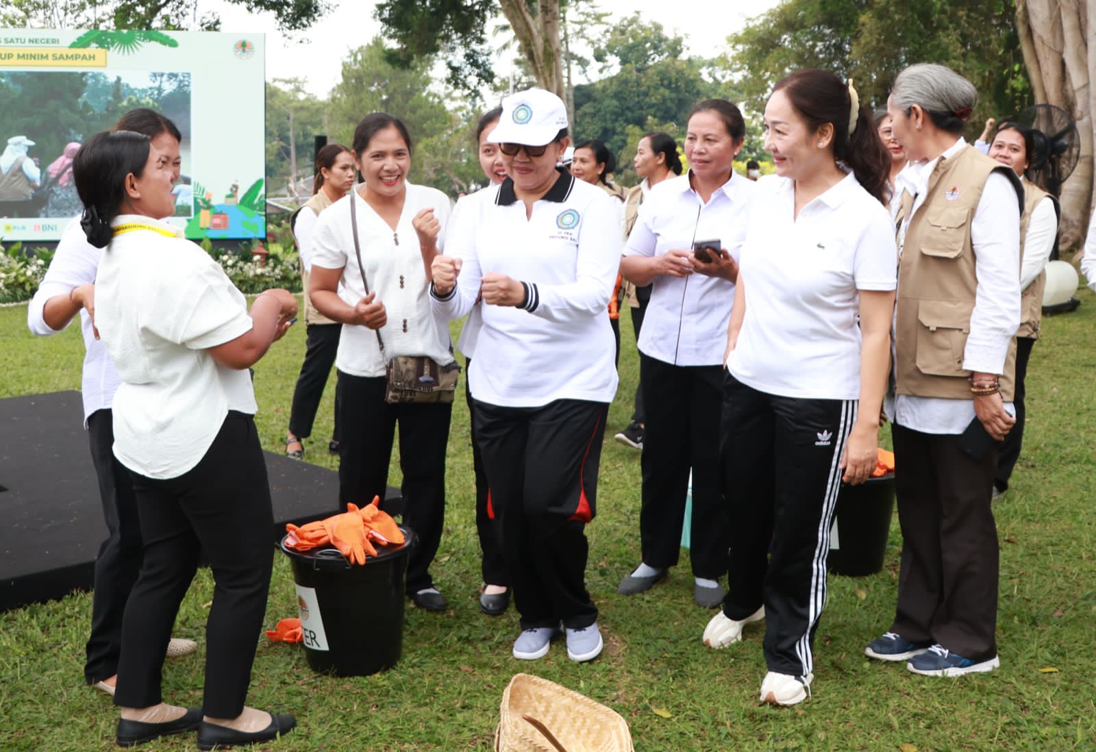 Dampingi Kegiatan Ibu Negara, Ny. Putri Koster Haturkan Terima Kasih untuk Kepedulian Ibu Negara untuk Lingkungan dan Stunting
