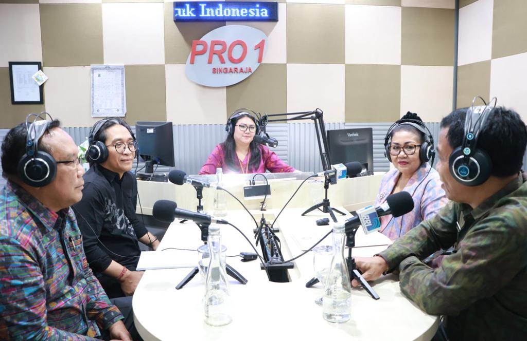 Ny Putri Koster Sosialisasikan Turyapada Tower 6.0 Kerthi Bali di RRI Singaraja