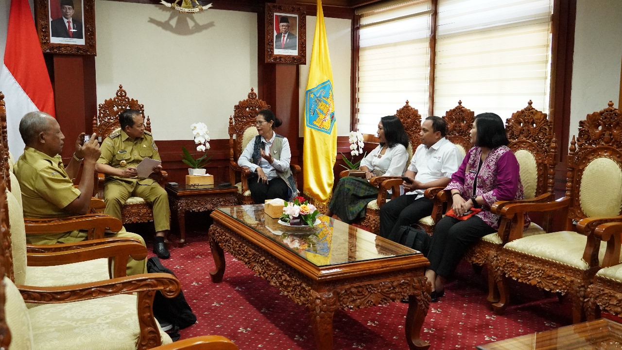 Pj. Gubernur Bali Tegaskan Pungutan Wisatawan Asing Untuk Penanganan Sampah dan Pelestarian Budaya