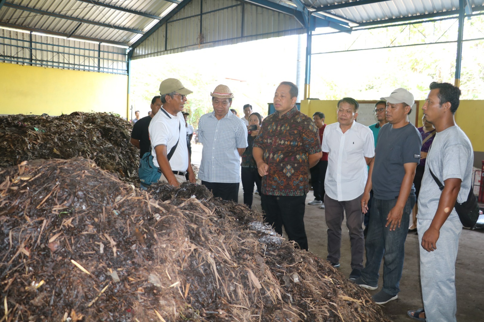 Kunjungi TPS3R Baktiseraga, Pj. Gubernur Bali SM Mahendra Jaya Berikan Apresiasi dan Harap Bisa Direplikasi