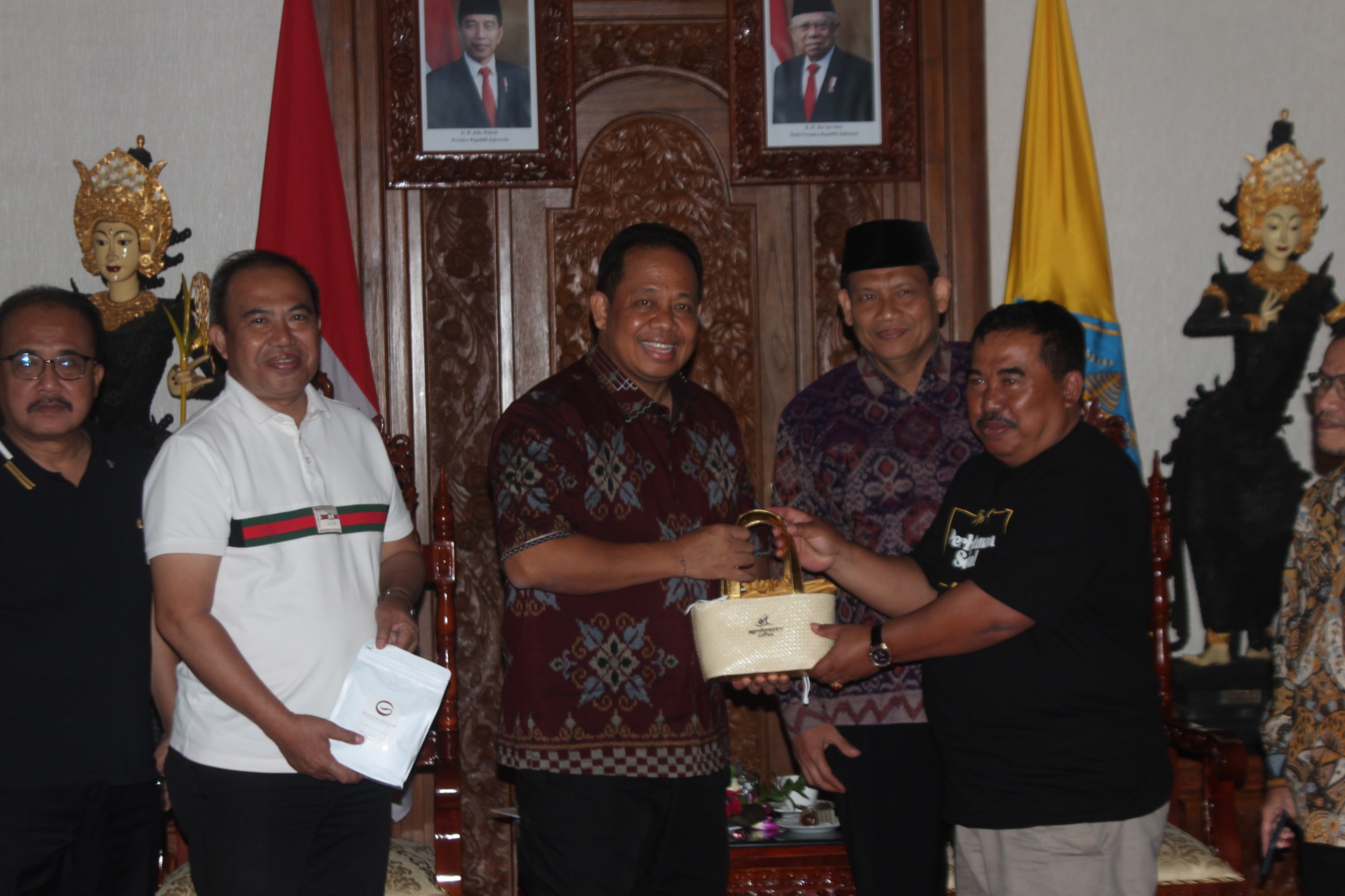 Tingkatkan Kesejahteraan Masyarakat Desa, Pj. Gubernur Mahendra Jaya Dukung Program Perhutanan Sosial KLHK RI