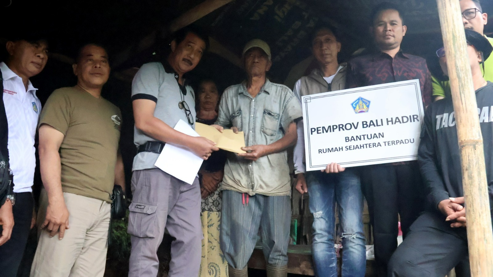 Pemprov Bali Hadir Ngrombo Bantu Warga di Tiga Desa di Kabupaten Buleleng dan Gianyar